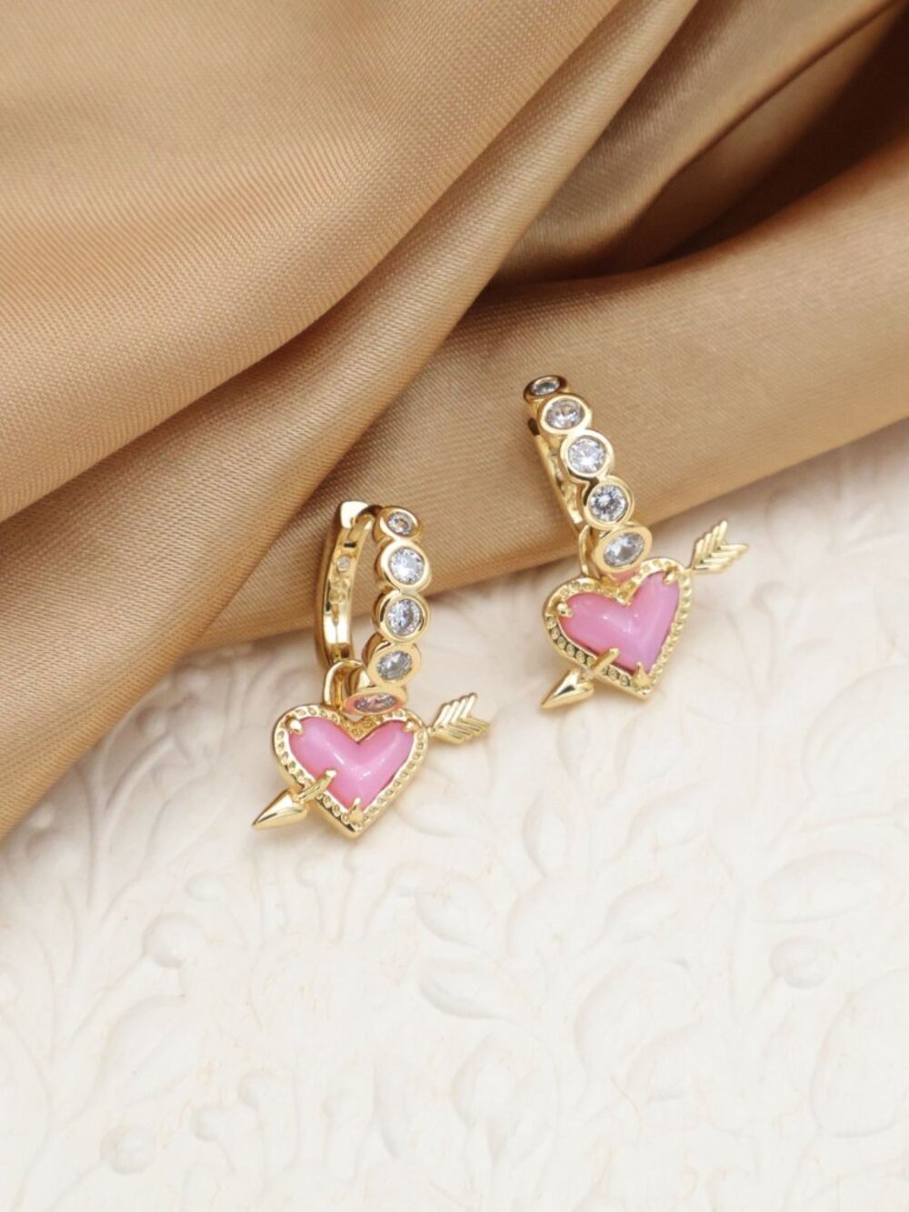 Kendra Scott Ari Heart Arrow Gold Huggie Earrings - Picture 2 of 2